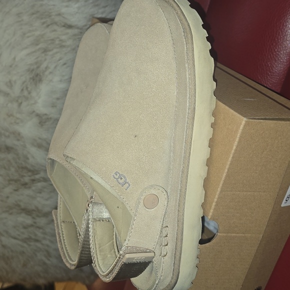 UGG Goldenstar Sand Suede Clogs, Sz 12 - Picture 3 of 9